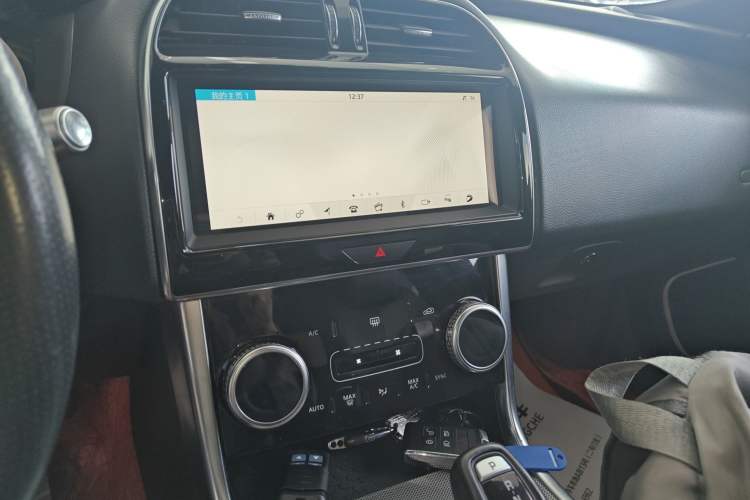 Used Jaguar XEL 2020 2.0T 200PS R-DYNAMIC Youth Sports Edition Audio And AC Panel