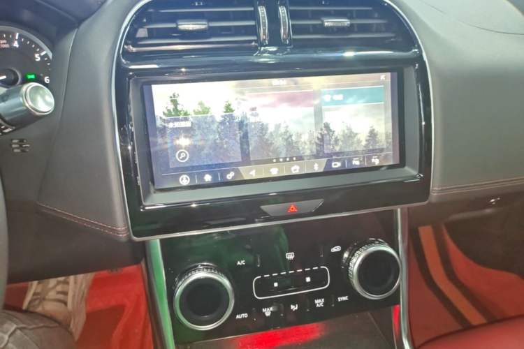 Used Jaguar XEL 2020 2.0T 200 PS R-DYNAMIC S Advanced Sport Edition Audio And AC Panel