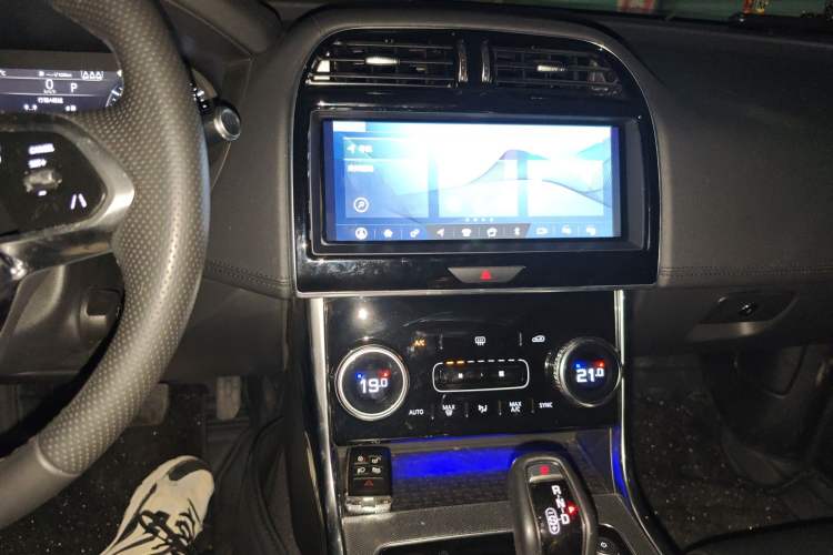 Used Jaguar XEL 2020 2.0T 200 PS R-DYNAMIC S Advanced Sport Edition Audio And AC Panel