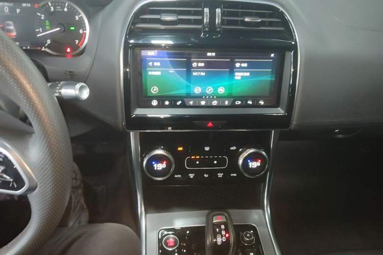 Used Jaguar XEL 2020 2.0T 200 PS R-DYNAMIC S Advanced Sport Edition Audio And AC Panel