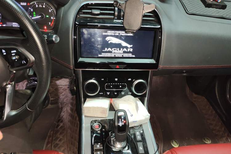 Used Jaguar XEL 2020 2.0T 200 PS R-DYNAMIC S Advanced Sport Edition Audio And AC Panel