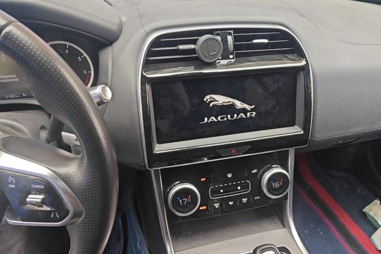 Used Jaguar XEL 2020 2.0T 200 PS R-DYNAMIC S Advanced Sport Edition Audio And AC Panel