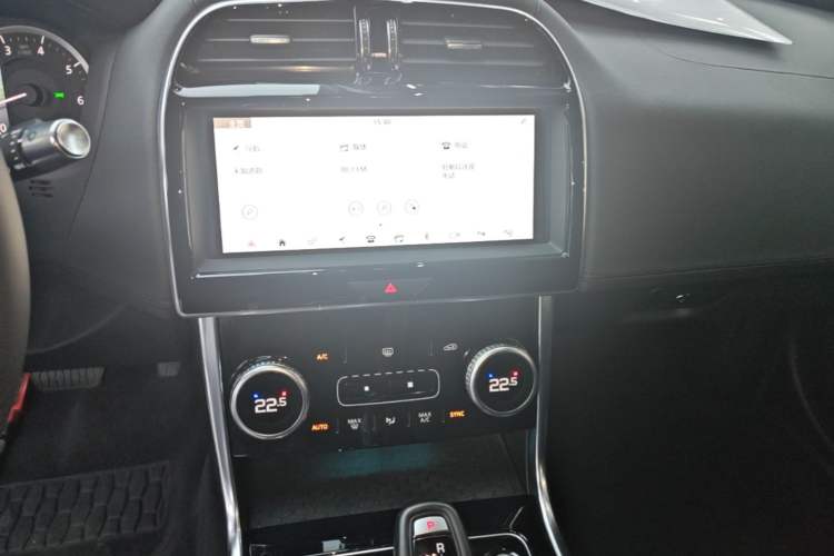 Used Jaguar XEL 2020 2.0T 200 PS S Advanced Elegance Edition Audio And AC Panel