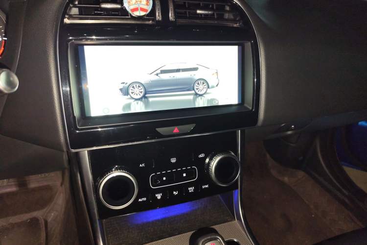 Used Jaguar XEL 2020 2.0T 200PS R-DYNAMIC Youth Sports Edition Audio And AC Panel