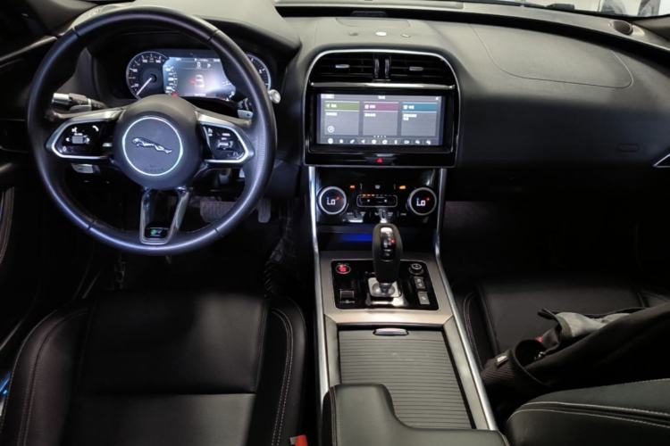 Used Jaguar XEL 2020 2.0T 200 PS R-DYNAMIC S Advanced Sport Edition Center Console