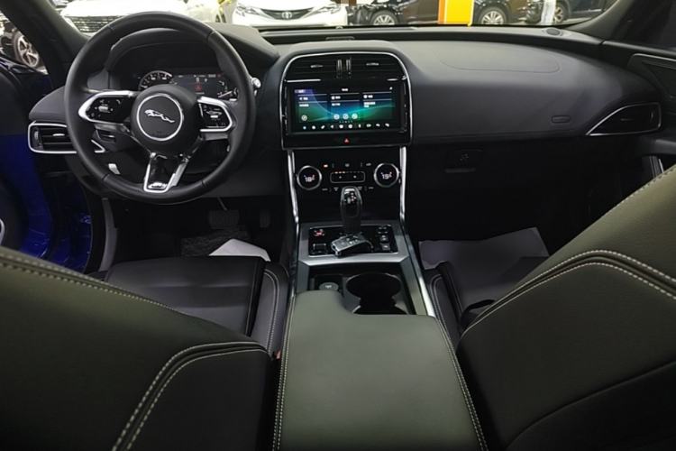 Used Jaguar XEL 2020 2.0T 200 PS R-DYNAMIC S Advanced Sport Edition Center Console