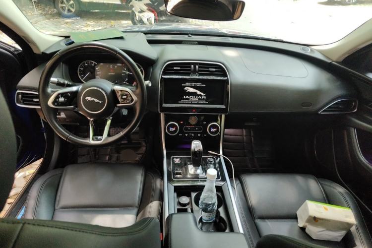 Used Jaguar XEL 2020 2.0T 200 PS S Advanced Elegance Edition Center Console