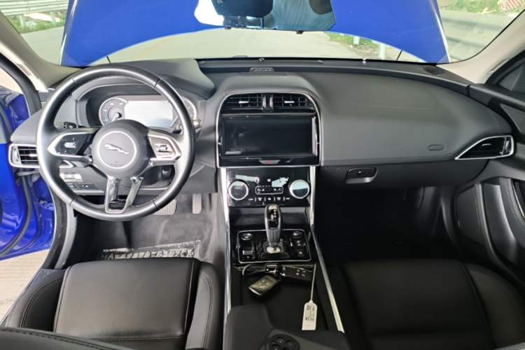 Used Jaguar XEL 2020 2.0T 200 PS S Advanced Elegance Edition Center Console