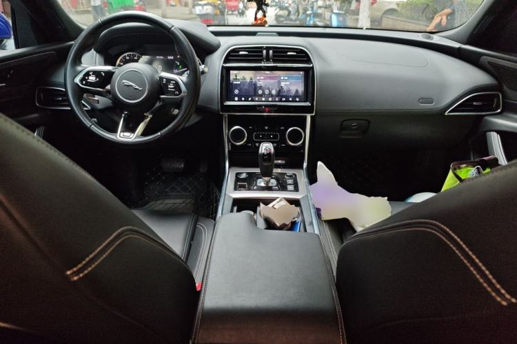 Used Jaguar XEL 2020 2.0T 200 PS R-DYNAMIC S Advanced Sport Edition Center Console