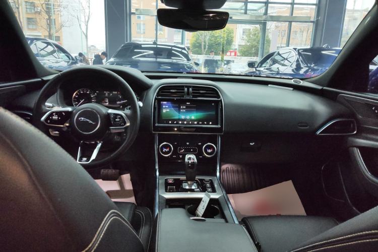 Used Jaguar XEL 2020 2.0T 200PS R-DYNAMIC Youth Sports Edition Center Console