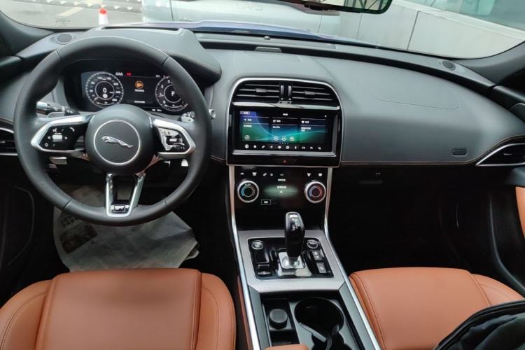 Used Jaguar XEL 2020 2.0T 200 PS R-DYNAMIC S Advanced Sport Edition Center Console