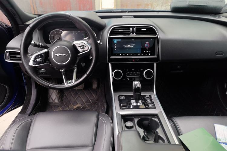 Used Jaguar XEL 2020 2.0T 200PS R-DYNAMIC Youth Sports Edition Center Console