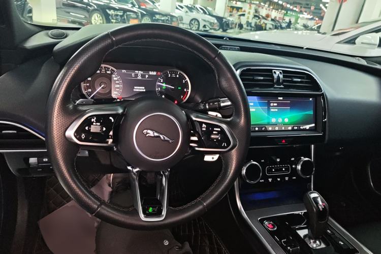 Used Jaguar XEL 2020 2.0T 200PS R-DYNAMIC Youth Sports Edition Center Console