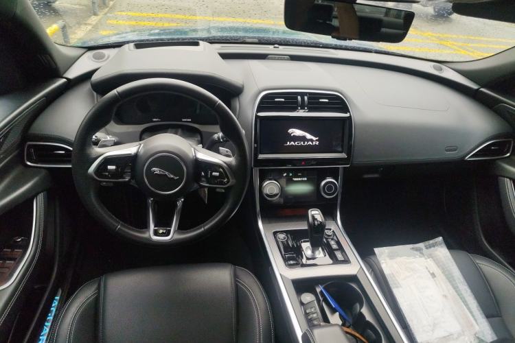 Used Jaguar XEL 2020 2.0T 200 PS R-DYNAMIC S Advanced Sport Edition Center Console