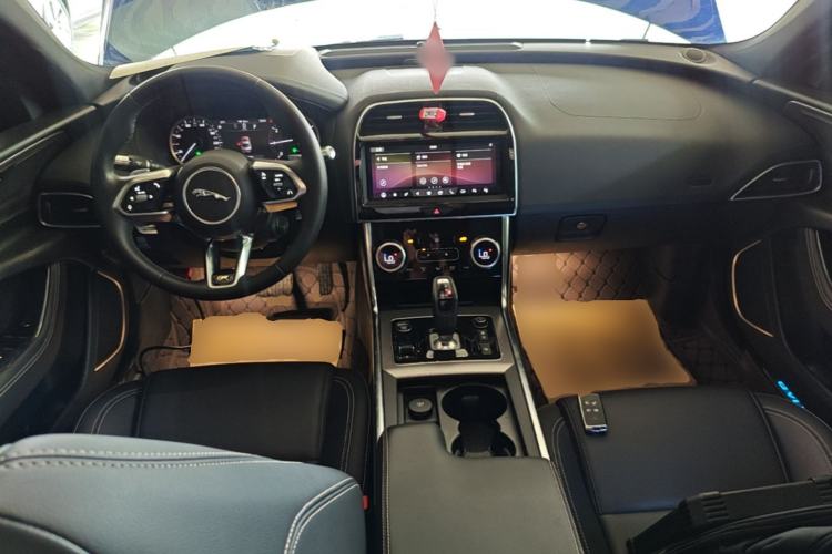 Used Jaguar XEL 2020 2.0T 200 PS R-DYNAMIC S Advanced Sport Edition Center Console