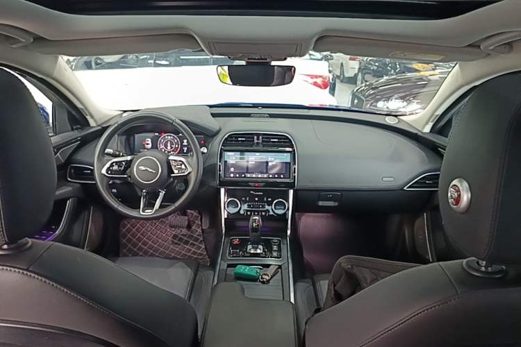 Used Jaguar XEL 2020 2.0T 200 PS S Advanced Elegance Edition Center Console