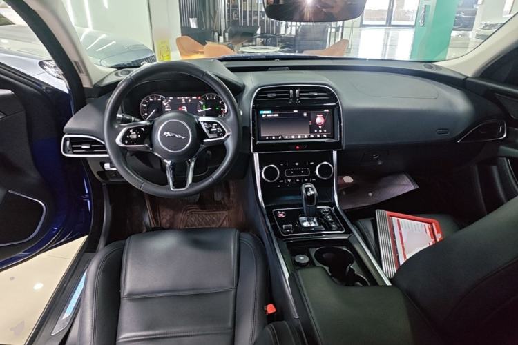 Used Jaguar XEL 2020 2.0T 200 PS S Advanced Elegance Edition Center Console