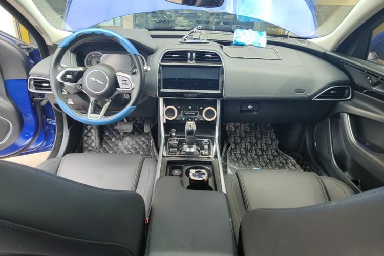 Used Jaguar XEL 2020 2.0T 200 PS S Advanced Elegance Edition Center Console