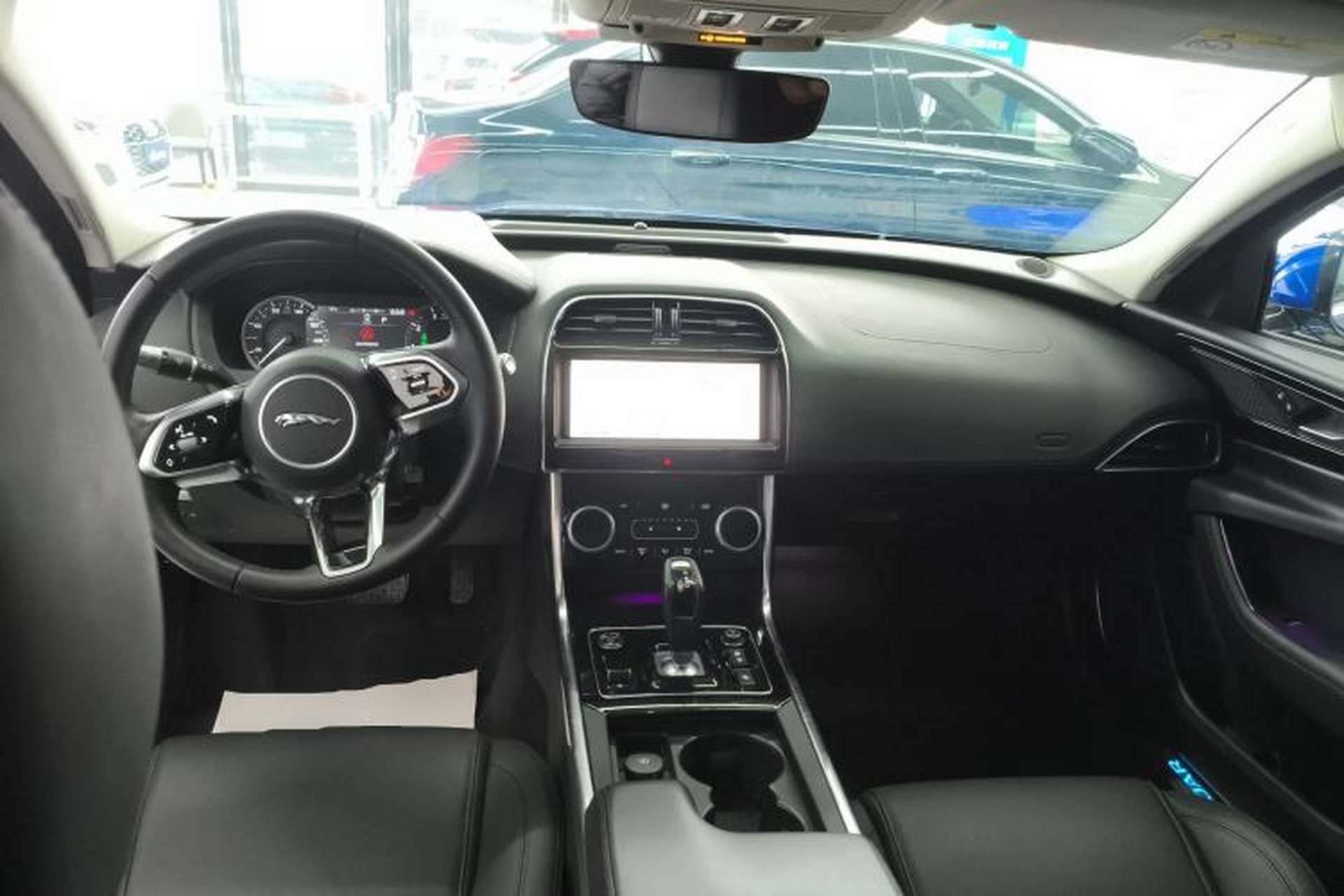 Used Jaguar XEL 2020 2.0T 200 PS S Advanced Elegance Edition Center Console