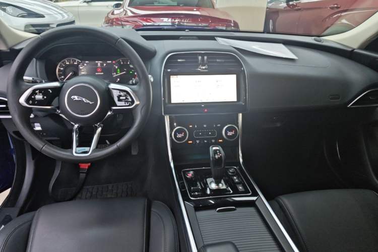 Used Jaguar XEL 2020 2.0T 200 PS S Advanced Elegance Edition Center Console