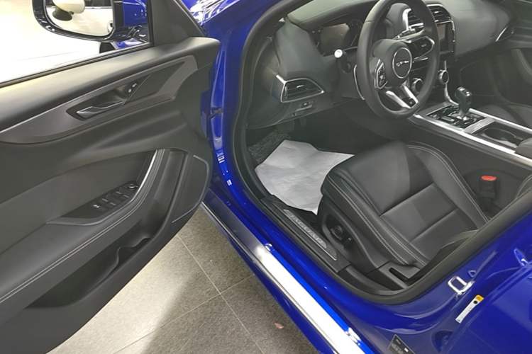Used Jaguar XEL 2020 2.0T 200 PS R-DYNAMIC S Advanced Sport Edition Driver Seat
