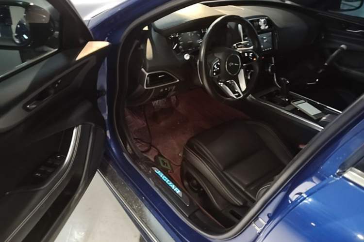 Used Jaguar XEL 2020 2.0T 200 PS R-DYNAMIC S Advanced Sport Edition Driver Seat