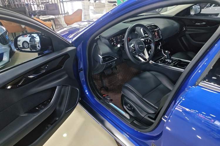 Used Jaguar XEL 2020 2.0T 200 PS S Advanced Elegance Edition Driver Seat