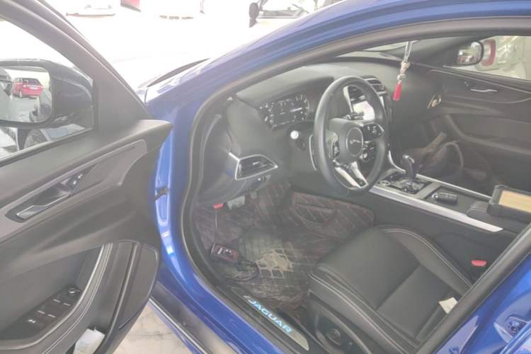 Used Jaguar XEL 2020 2.0T 200 PS R-DYNAMIC S Advanced Sport Edition Driver Seat