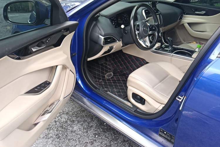 Used Jaguar XEL 2020 2.0T 250 PS SE Tech-Elegant Edition Driver Seat