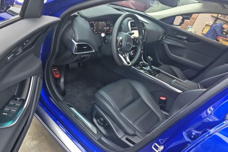 Used Jaguar XEL 2020 2.0T 200 PS S Advanced Elegance Edition Driver Seat