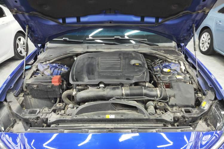Used Jaguar XEL 2020 2.0T 200PS R-DYNAMIC Youth Sports Edition Engine Bay