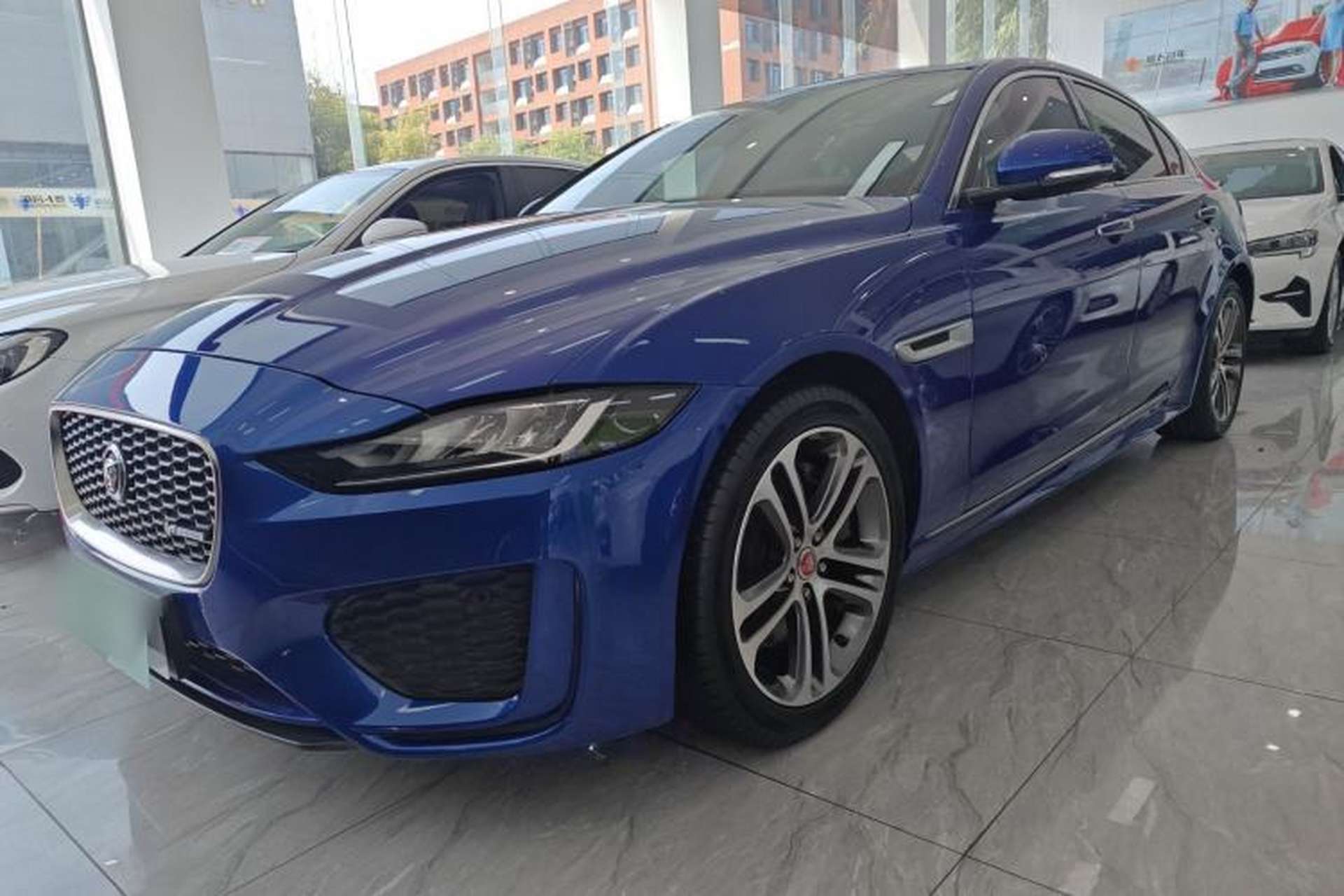 Used Jaguar XEL 2020 2.0T 200PS R-DYNAMIC Youth Sports Edition Front Left 45 Deg