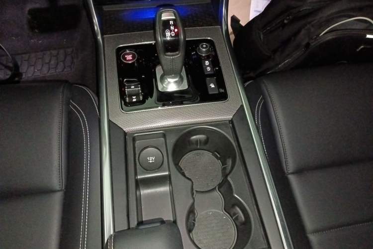 Used Jaguar XEL 2020 2.0T 200 PS R-DYNAMIC S Advanced Sport Edition Gear Lever