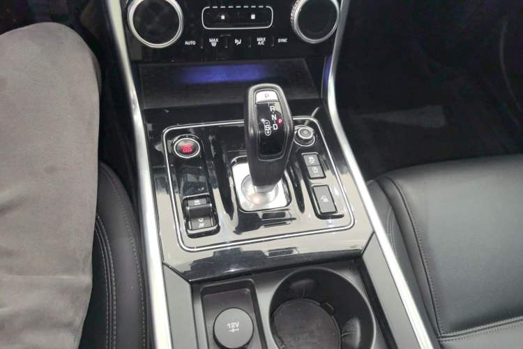 Used Jaguar XEL 2020 2.0T 200 PS S Advanced Elegance Edition Gear Lever