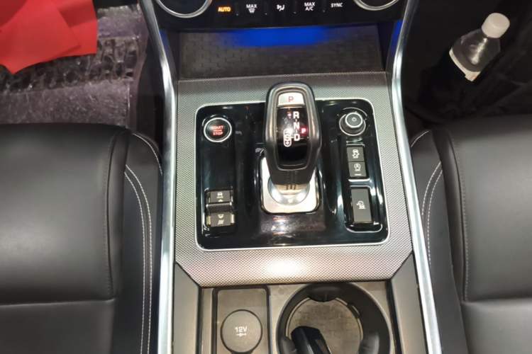 Used Jaguar XEL 2020 2.0T 200 PS R-DYNAMIC S Advanced Sport Edition Gear Lever