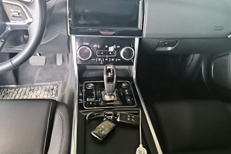 Used Jaguar XEL 2020 2.0T 200 PS S Advanced Elegance Edition Gear Lever