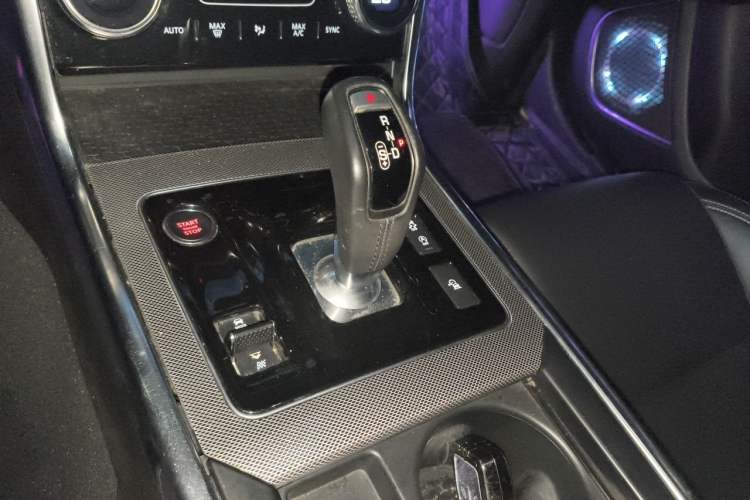 Used Jaguar XEL 2020 2.0T 200 PS R-DYNAMIC S Advanced Sport Edition Gear Lever