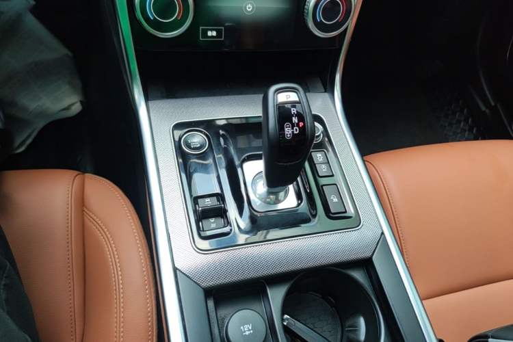 Used Jaguar XEL 2020 2.0T 200 PS R-DYNAMIC S Advanced Sport Edition Gear Lever