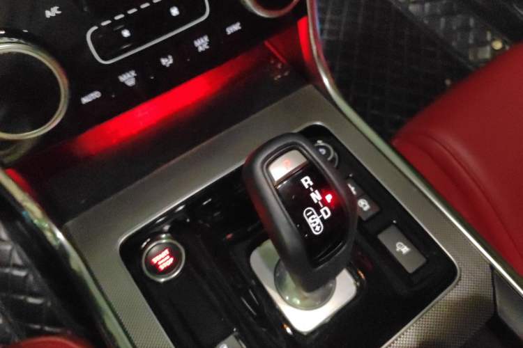 Used Jaguar XEL 2020 2.0T 200 PS R-DYNAMIC S Advanced Sport Edition Gear Lever
