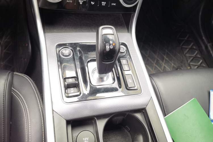 Used Jaguar XEL 2020 2.0T 200PS R-DYNAMIC Youth Sports Edition Gear Lever