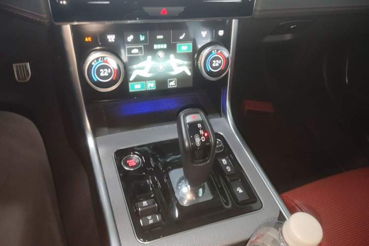 Used Jaguar XEL 2020 2.0T 250 PS R-DYNAMIC HSE Luxury Sport Edition Gear Lever