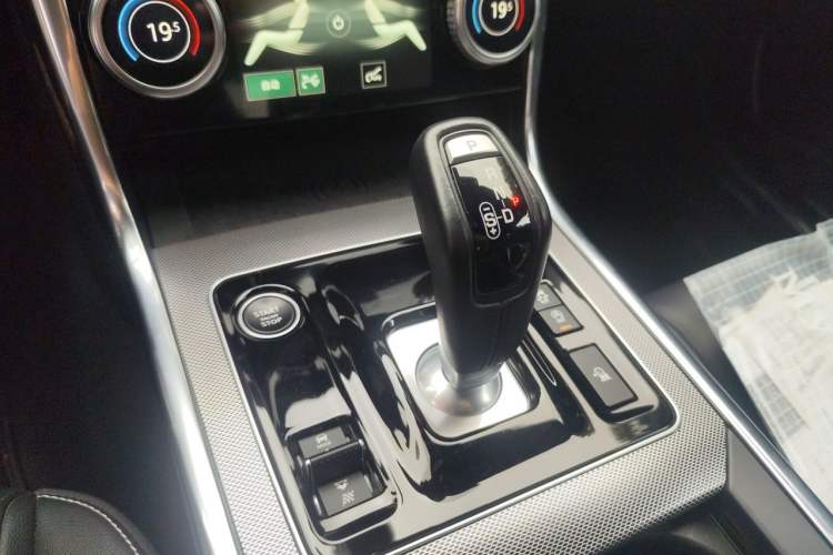 Used Jaguar XEL 2020 2.0T 200 PS R-DYNAMIC S Advanced Sport Edition Gear Lever