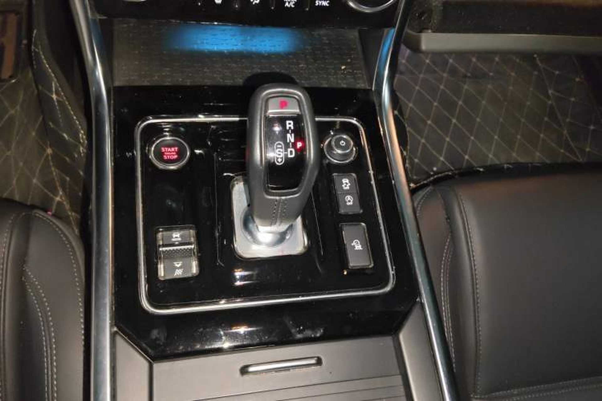 Used Jaguar XEL 2020 2.0T 250 PS SE Tech-Elegant Edition Gear Lever