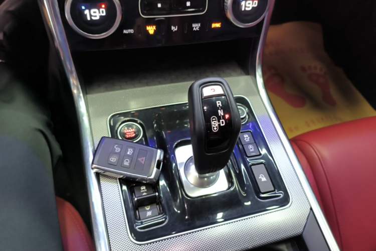 Used Jaguar XEL 2020 2.0T 200 PS R-DYNAMIC S Advanced Sport Edition Gear Lever