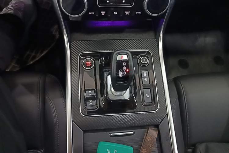 Used Jaguar XEL 2020 2.0T 200 PS S Advanced Elegance Edition Gear Lever