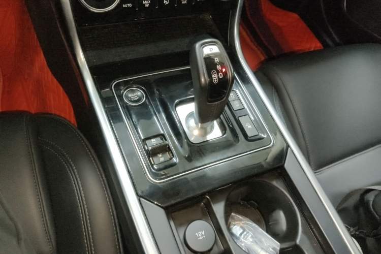 Used Jaguar XEL 2020 2.0T 200 PS S Advanced Elegance Edition Gear Lever