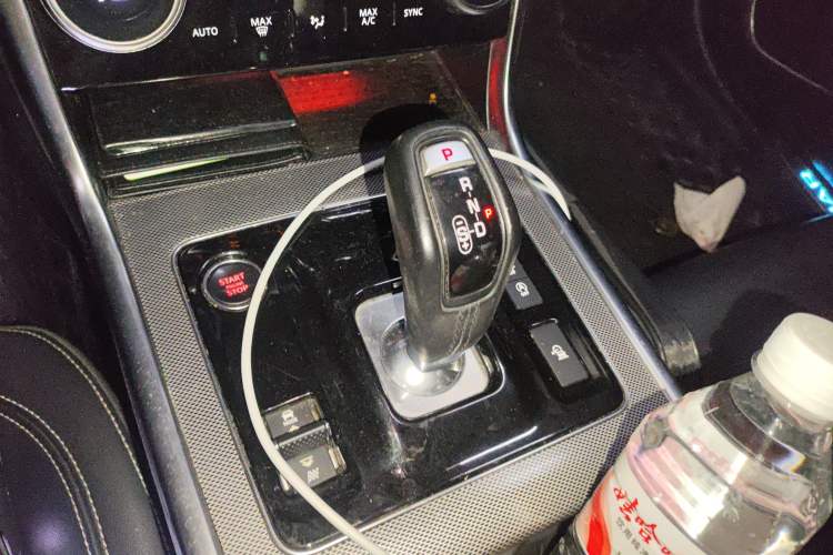 Used Jaguar XEL 2020 2.0T 200PS R-DYNAMIC Youth Sports Edition Gear Lever