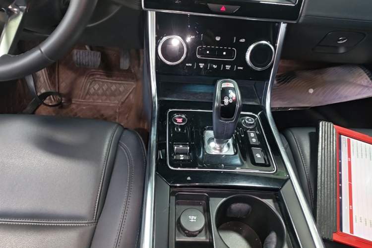 Used Jaguar XEL 2020 2.0T 200 PS S Advanced Elegance Edition Gear Lever