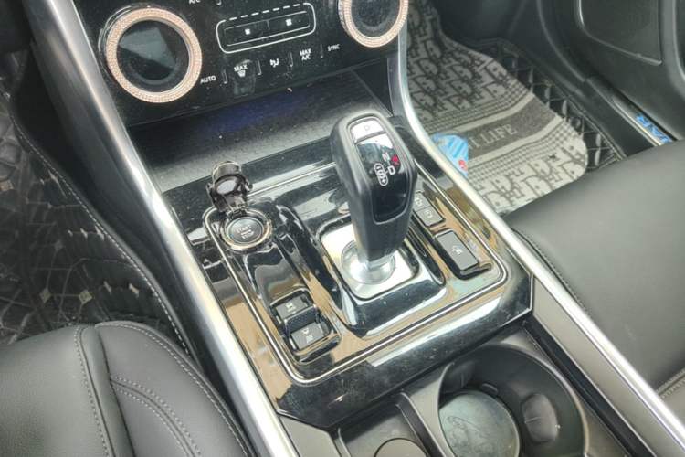 Used Jaguar XEL 2020 2.0T 200 PS S Advanced Elegance Edition Gear Lever