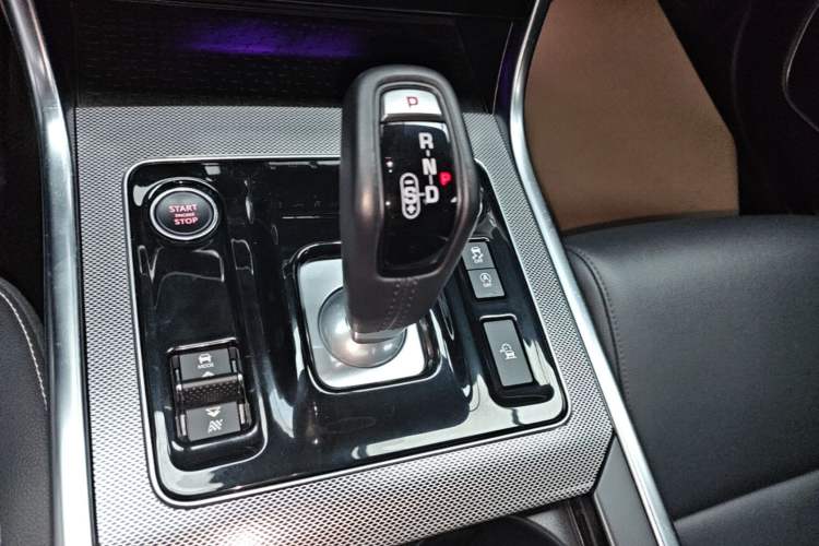 Used Jaguar XEL 2020 2.0T 200 PS R-DYNAMIC S Advanced Sport Edition Gear Lever